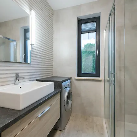 Rivus With Parking In By Renters * Gdynia