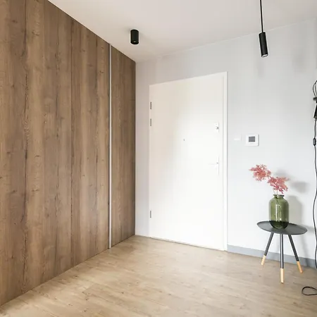 Rivus With Parking In By Renters Gdynia