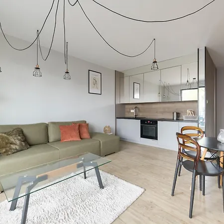 Rivus With Parking In By Renters דירה