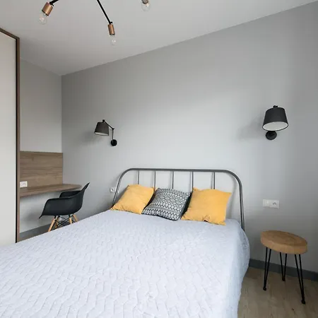 Апартаменти Rivus With Parking In By Renters