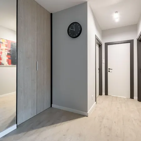 Rivus With Parking In By Renters Apartment *