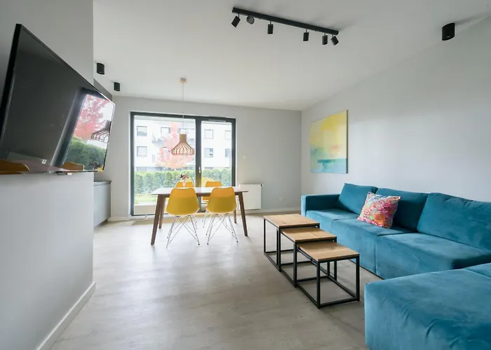 Rivus With Parking In By Renters דירה *