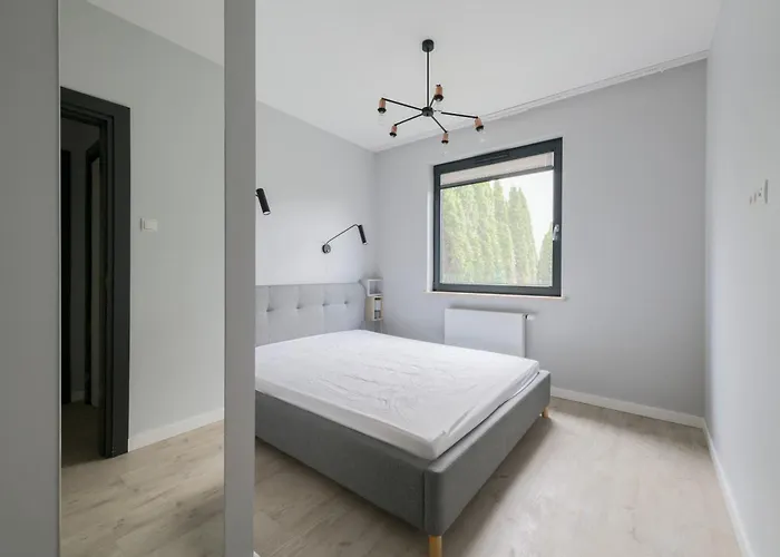 Rivus With Parking In By Renters דירה