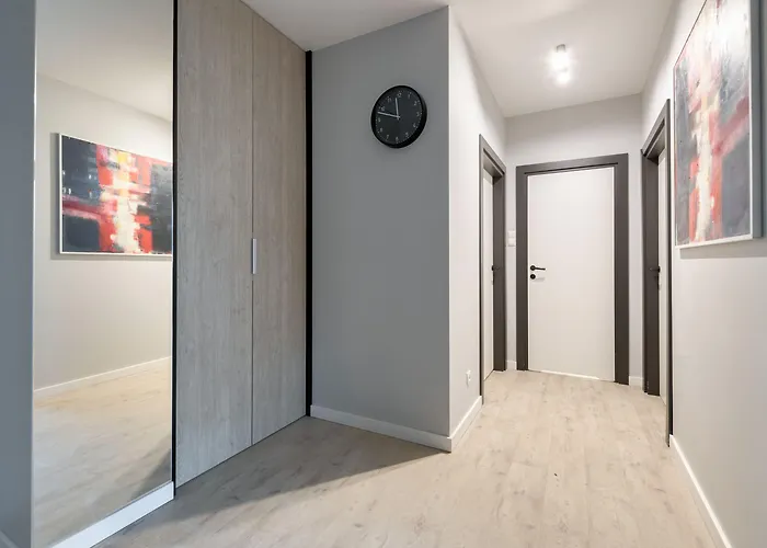 Rivus With Parking In By Renters דירה *